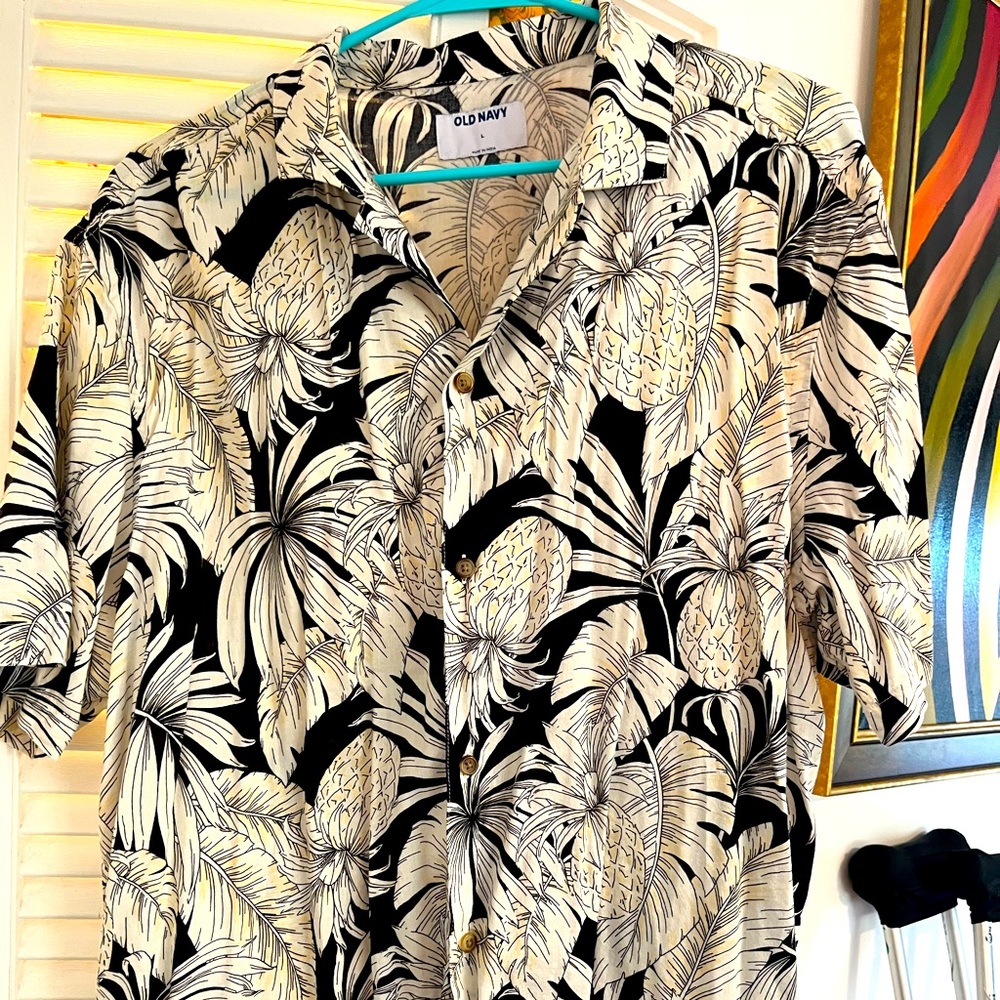 Tropical grey scale button down